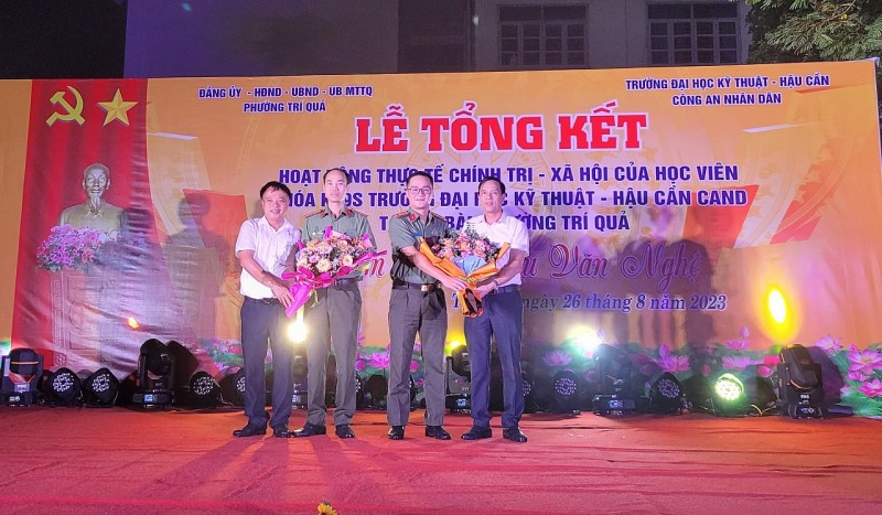 Đại học Kỹ thuật - Hậu Cần CAND trao hàng 100 suất quà tại Trí Quả, Thuận Thành, Bắc Ninh