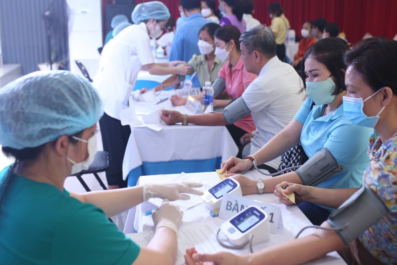 Đánh giá mức độ hoàn thành nhiệm vụ trong công tác chăm sóc sức khỏe người dân