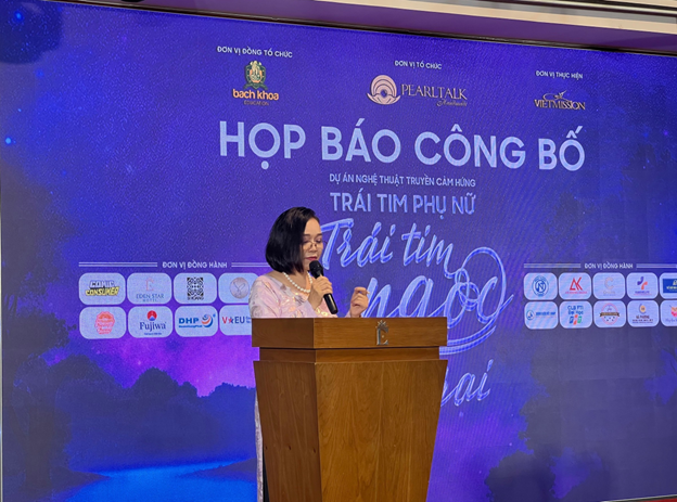 bà Trần Thị Thao Giang - Trưởng ban tổ chức phát biểu tại chương trình