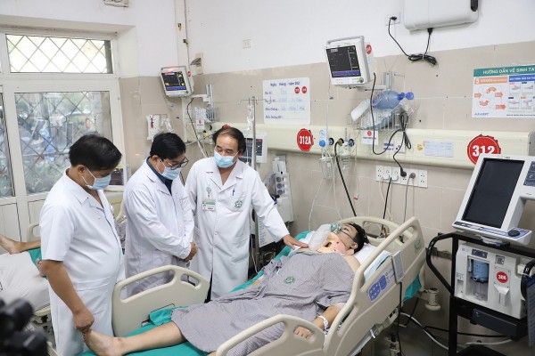 Tập trung cao nhất cứu chữa nạn nhân vụ cháy chung cư mini ở Hà Nội