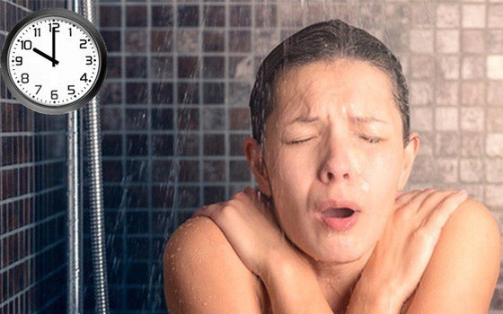 Tác hại của việc tắm đêm và một số lời khuyên dành cho giới trẻ