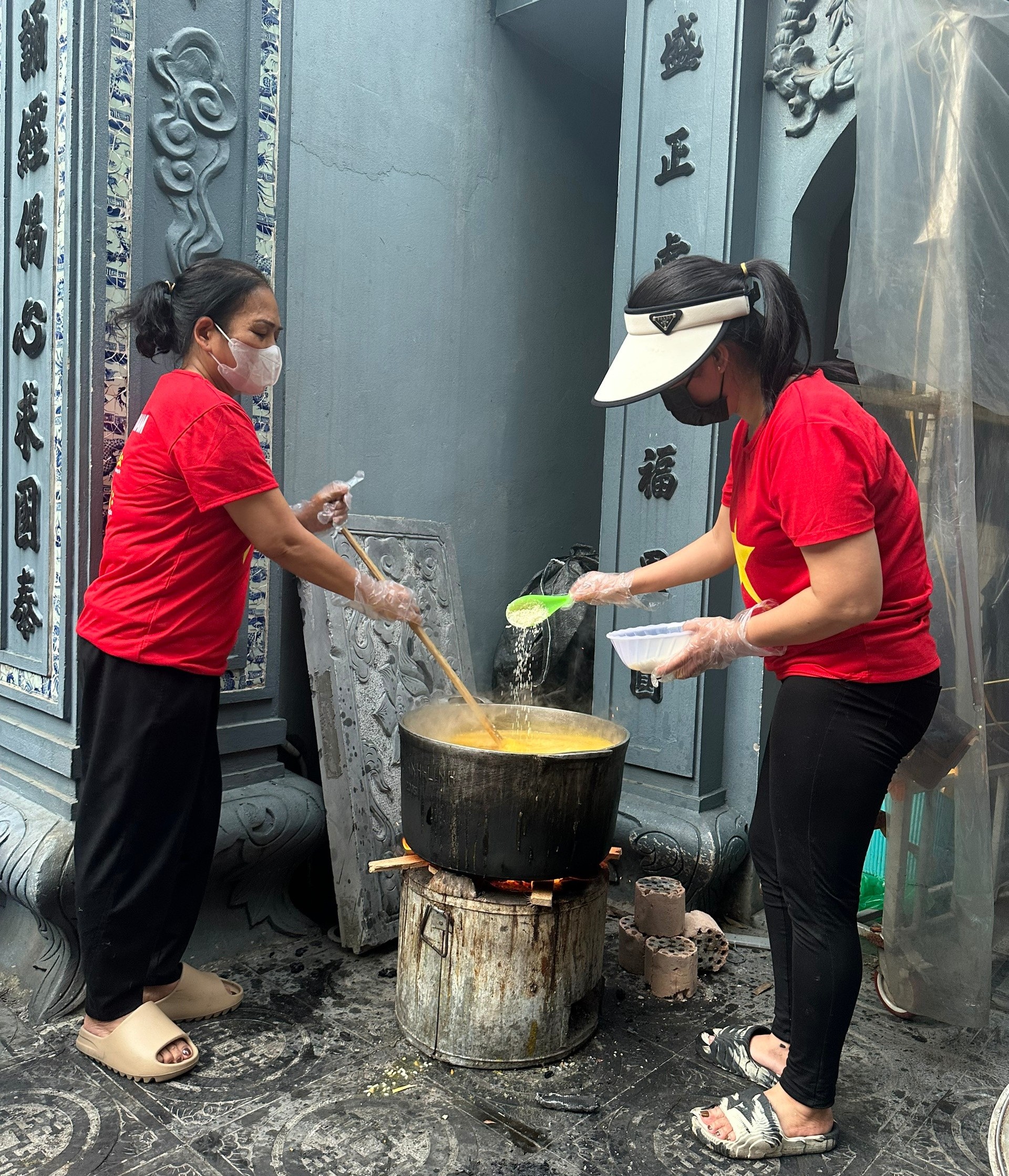 “Nồi cháo yêu thương”- Phát tâm từ thiện nơi của Thiền