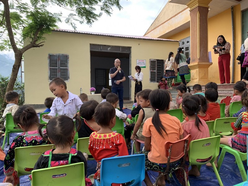 Lai Châu: Tạp chí Sức khoẻ Việt đồng hành cùng đoàn thiện nguyện trao phòng học mới cho Trường MN xã Nậm Ban