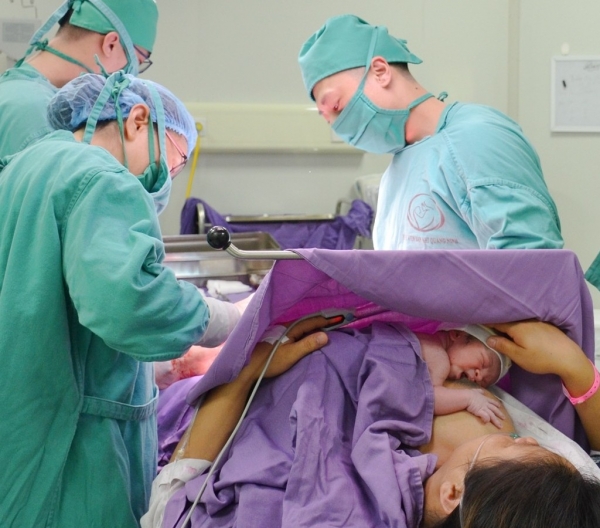 Giải quyết các thách thức trong công tác chăm sóc sức khỏe bà mẹ và trẻ em