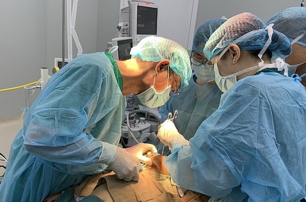 Bé 3 tuổi ung thư lưỡi