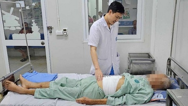 BVĐK Hà Đông: Phẫu thuật thành công khối thoát vị thành bụng khổng lồ hiếm gặp