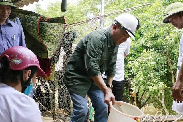 Vệ sinh nguồn nước sinh hoạt khi mưa lũ