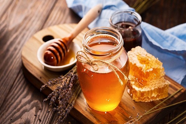 Lợi ích của việc thường xuyên uống nước mật ong trước khi đi ngủ