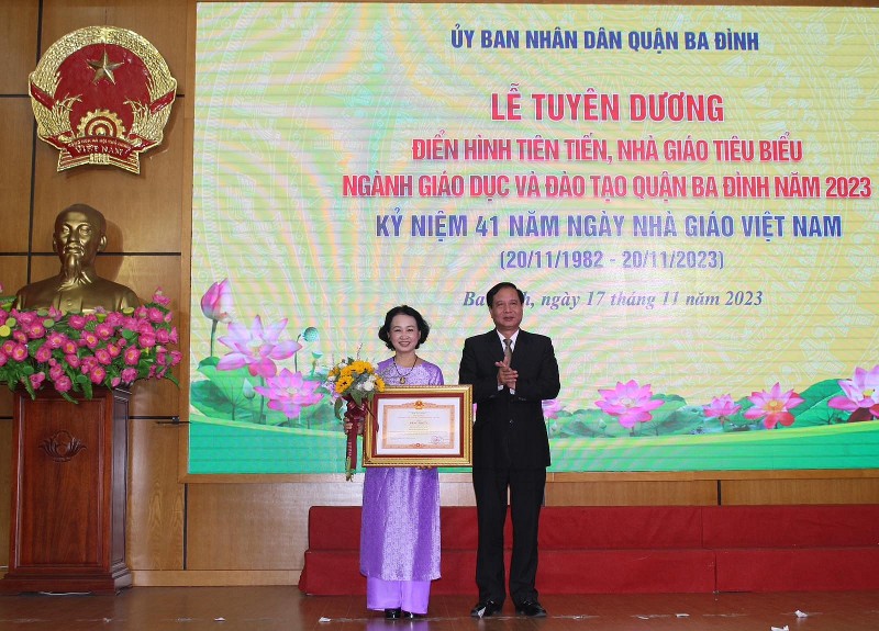 Quận Ba Đình (Hà Nội) tôn vinh những người “lái đò thầm lặng