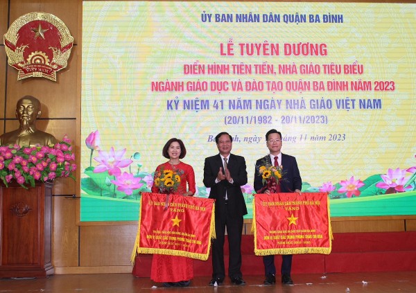 Quận Ba Đình (Hà Nội) tôn vinh những người “lái đò thầm lặng" nhân Ngày Nhà giáo Việt Nam 20/11