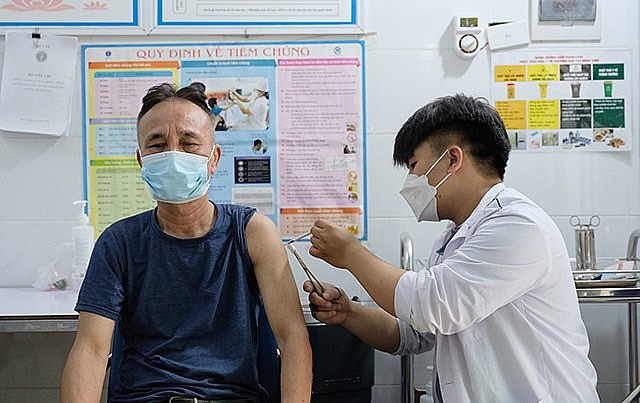 Vận hành trung tâm tiêm chủng vaccine cho người cao tuổi