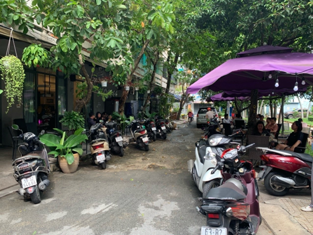 Quận Tân Phú-TP.HCM: Ngang nhiên chiếm dụng công viên làm nơi buôn bán