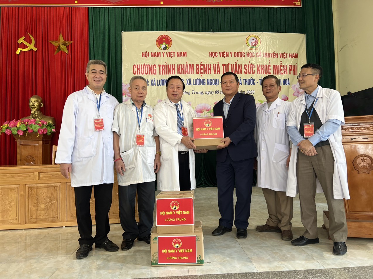 Hội Nam Y Việt Nam khám bệnh và tư vấn sức khoẻ miễn phí cho gần 600 người dân có hoàn cảnh khó khăn tại huyện Bá Thước