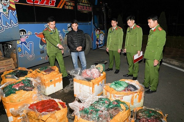 Sơn La: Phát hiện gần 900 kg thực phẩm hôi thối theo ô tô lên miền núi tiêu thụ