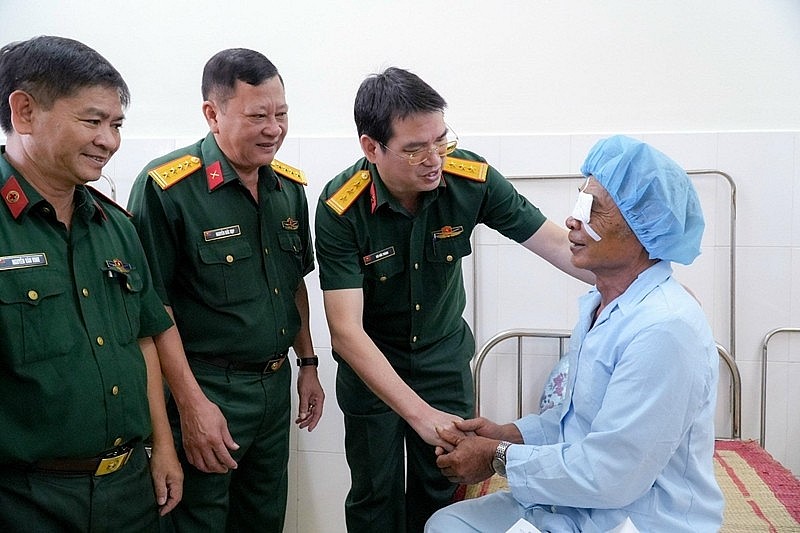 Phẫu thuật mắt miễn phí cho đối tượng chính sách tại Bình Phước
