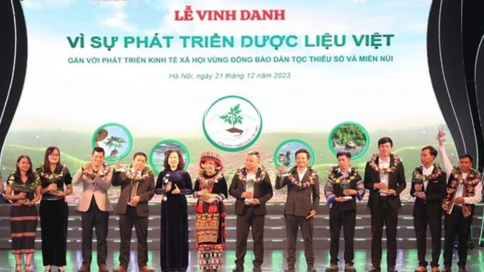 Lễ vinh danh Vì sự phát triển dược liệu Việt