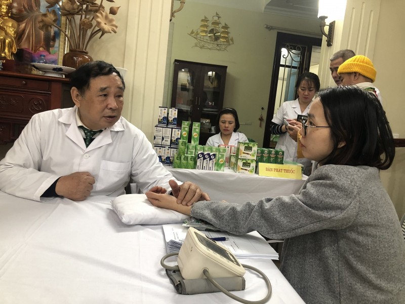 Hội Nam y Việt Nam khám bệnh, tư vấn sức khỏe và cấp thuốc miễn phí