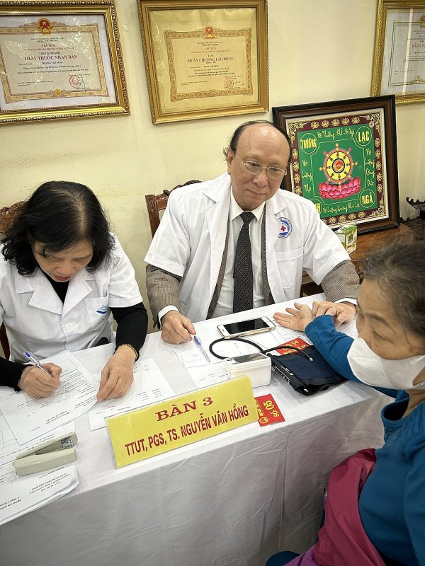 Hội Nam y Việt Nam khám bệnh, tư vấn sức khỏe và cấp thuốc miễn phí