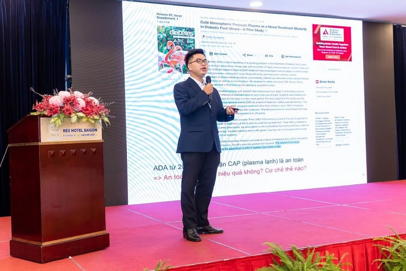 Thạc sĩ Bác sĩ Huỳnh Lê Thái Bảo trình bày ứng dụng Plasma trong điều trị đái tháo đường.