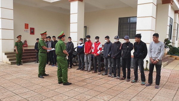 Ngăn chặn kịp thời 30 thiếu niên mang hung khí đi giải quyết mâu thuẫn