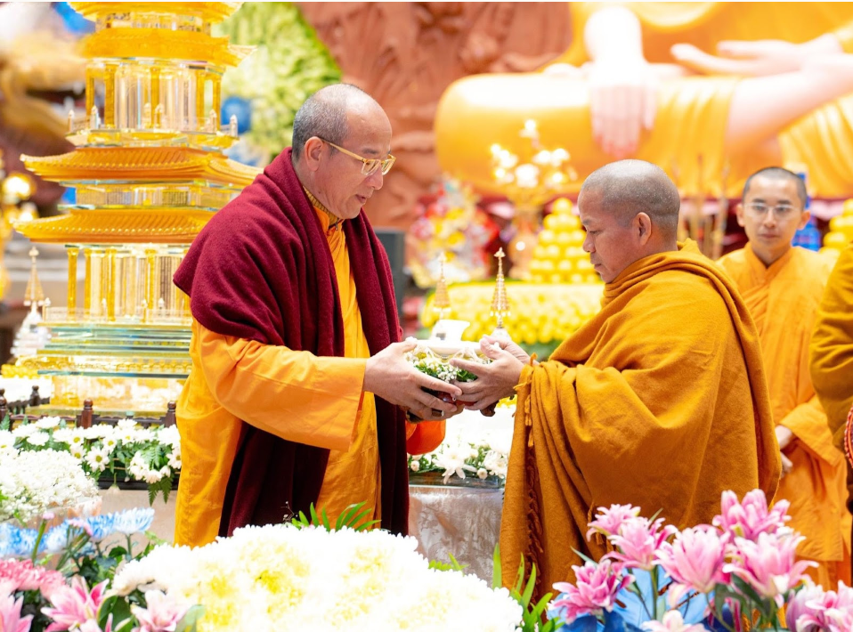 Quan điểm luật sư: Chiêm bái Xá Lợi không phải là hoạt động triển lãm?