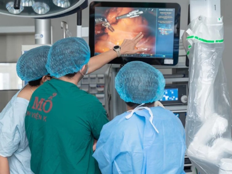 Ứng dụng phẫu thuật nội soi robot tại Việt Nam