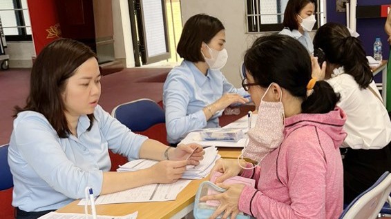 Triển khai chi trả an sinh xã hội không dùng tiền mặt trên địa bàn Hà Nội