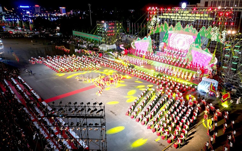 Lai Châu long trọng tổ chức Lễ kỷ niệm 20 năm chia tách, thành lập tỉnh và đón nhận Huân chương Lao động hạng Nhất