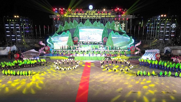 Lai Châu long trọng tổ chức Lễ kỷ niệm 20 năm chia tách, thành lập tỉnh và đón nhận Huân chương Lao động hạng Nhất