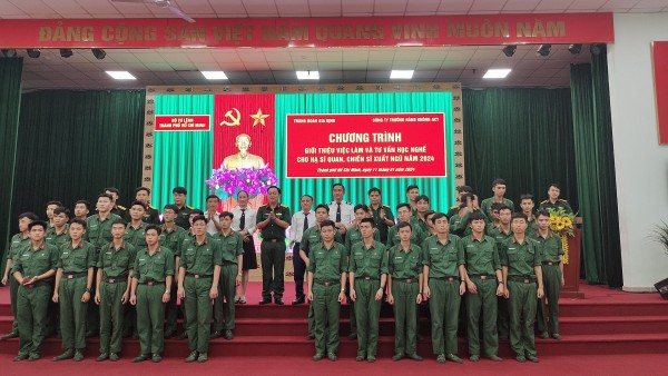 Chương trình hướng nghiệp cho bộ đội xuất ngũ tại Trung đoàn Gia Định