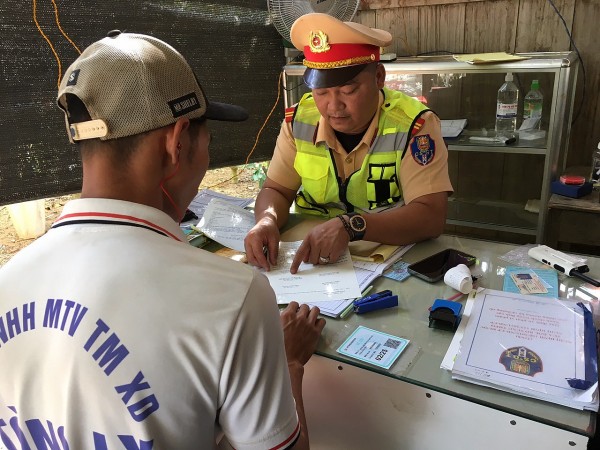 Phòng Cảnh sát giao thông tỉnh Đắk Lắk tăng cường xử lý các phương tiện quá tải
