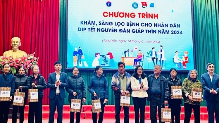 Khám, sàng lọc bệnh cho nhân dân dịp Tết nguyên đán Giáp Thìn năm 2024
