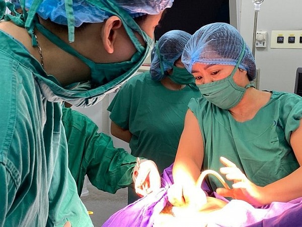 Quảng Ninh: Báo động đỏ toàn viện cứu người phụ nữ tự phá thai tại nhà