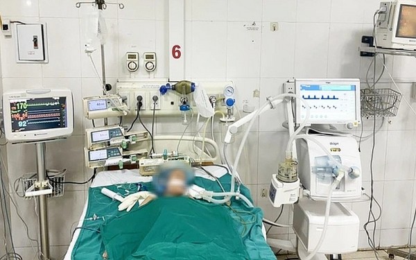 Ăn kẹo dẻo, bé 6 tuổi ngừng tuần hoàn, hôn mê