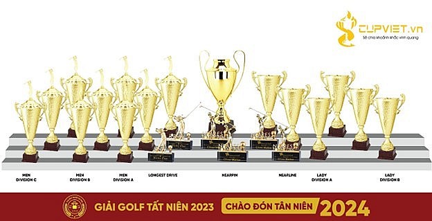 Những chiếc cúp đặc biệt của Giải Golf Tất Niên của Clb Golf Hà Nội – Sài Gòn.