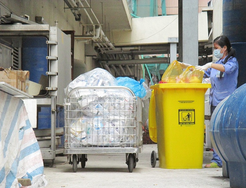 Quản lý chất thải y tế trong phạm vi khuôn viên cơ sở y tế tại Hà Nội