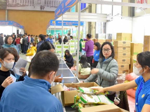 Mang Tết sum vầy, đủ đầy cho đoàn viên, người lao động