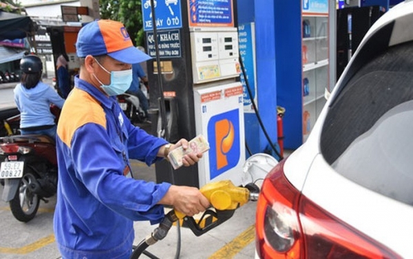 Giá xăng dầu tiếp tục điều chỉnh tăng mạnh