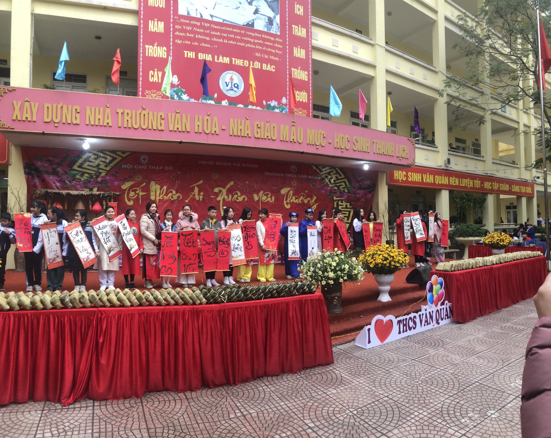 Hội chợ Xuân Quý Mão 2023 dưới mái trường THCS Văn Quán: Tết nhân ái - Xuân yêu thương