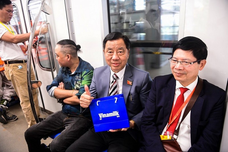 Vinamilk đồng hành cùng kiều bào trải nghiệm tuyến Metro Bến Thành-Suối Tiên