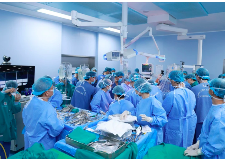 Hơn 150 y bác sĩ thực hiện ca lấy - ghép đa tạng từ người cho chết não