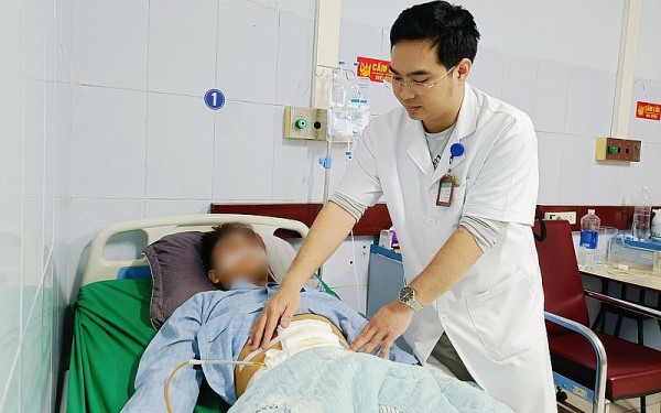 Tuyên Quang: Thủng ruột do nuốt nhầm tăm tre