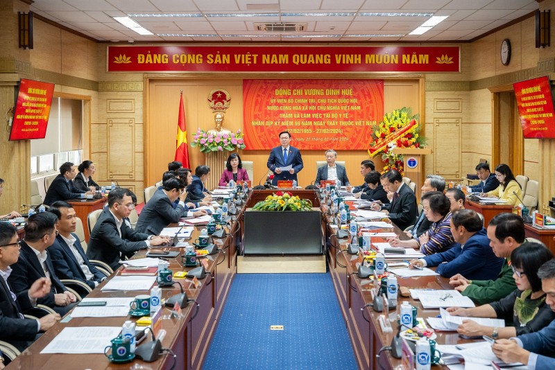 Chủ tịch Quốc hội thăm và làm việc với Bộ Y tế Chủ tịch Quốc hội thăm và làm việc với Bộ Y tế