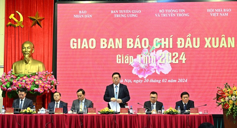 Giao ban báo chí đầu xuân Giáp Thìn 2024