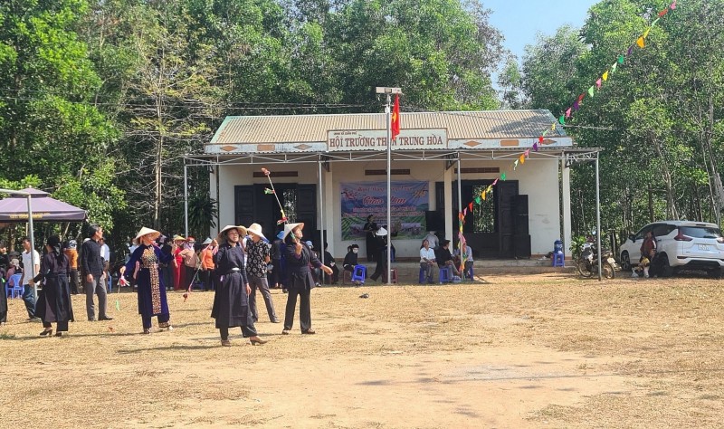 Xã Xuân Phú tích cực hưởng ứng các trò chơi tại Ngày hội. Ảnh: Sỹ Nguyễn.