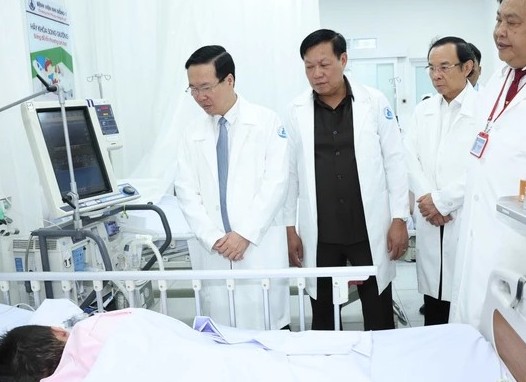 Chủ tịch nước thăm, động viên đội ngũ nhân viên y tế Bệnh viện Nhi đồng 1