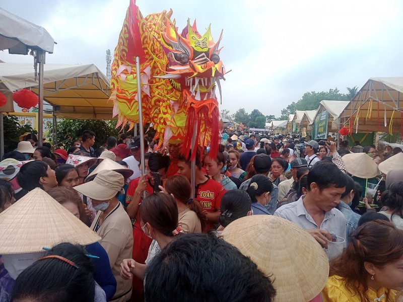 Tây Ninh: Độc đáo với phiên chợ dùng lá để mua hàng