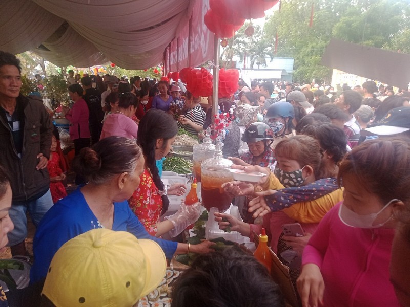 Tây Ninh: Độc đáo với phiên chợ dùng lá để mua hàng