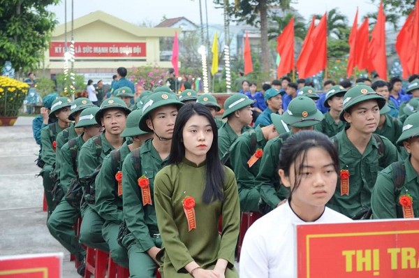 Thanh niên Quảng Nam hăng hái lên đường nhập ngũ