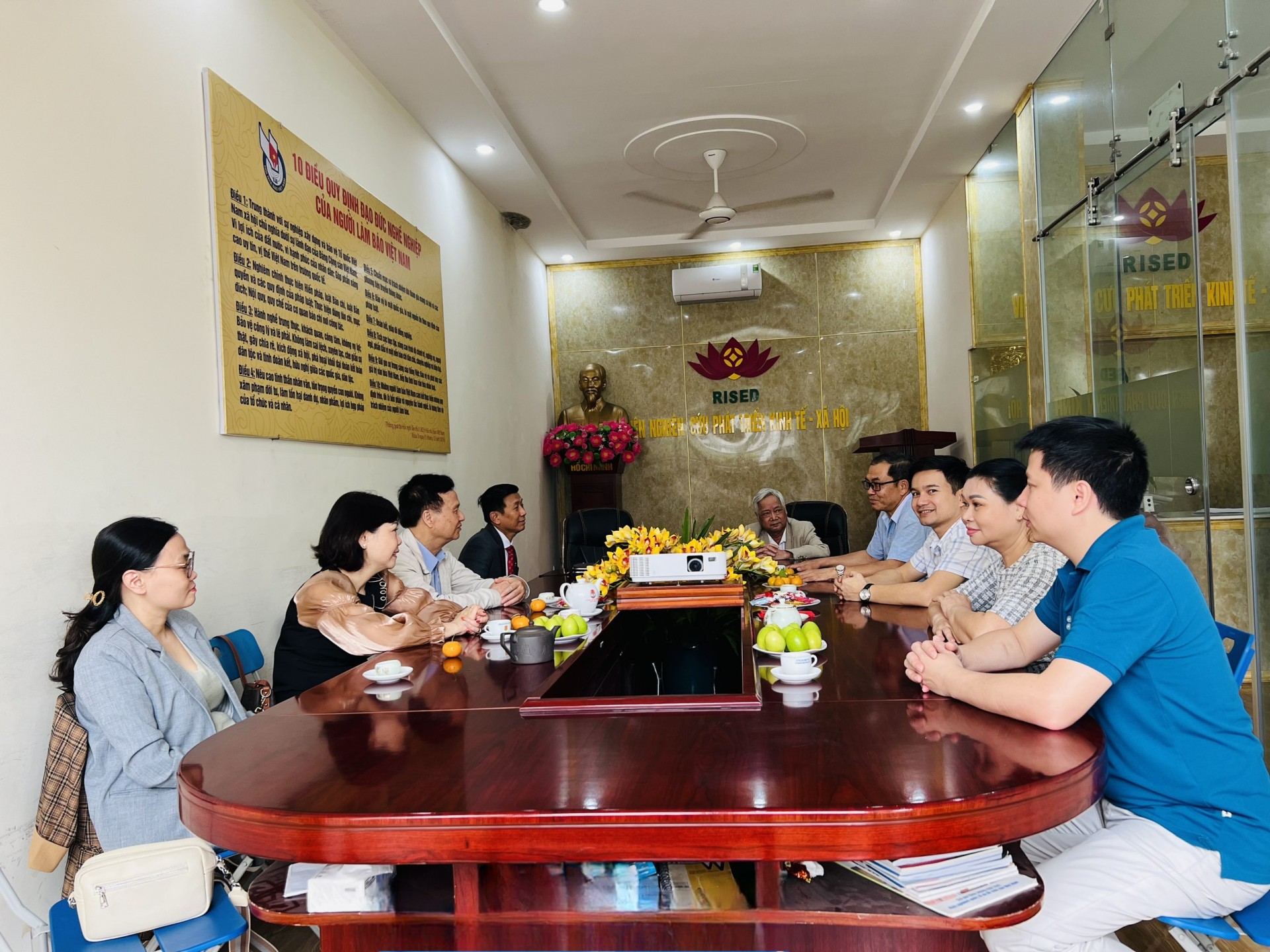 Hội Nghiên cứu Khoa học về Đông Nam Á  Việt Nam thăm và làm việc với Viện Nghiên cứu Phát triển Kinh tê-Xã hội